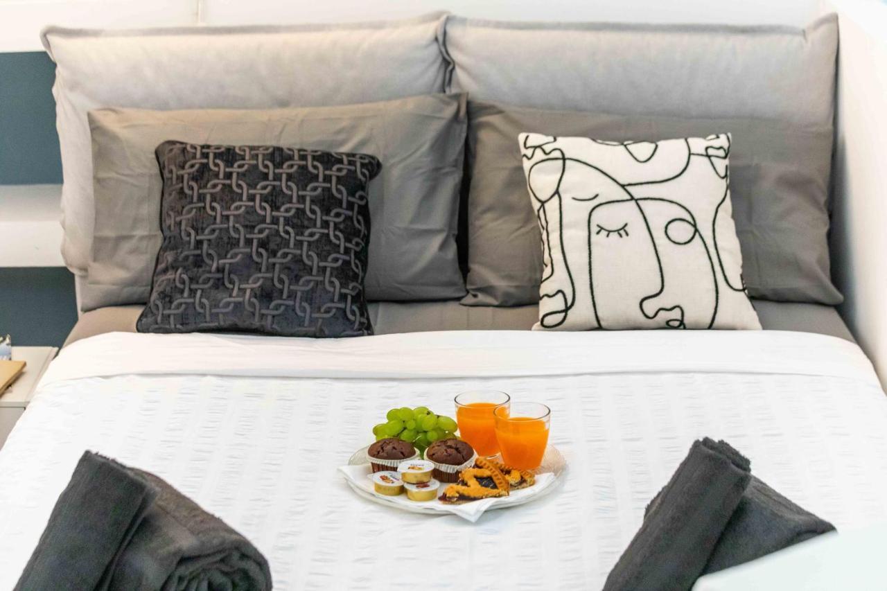 Duomo In 8 Stops Suite Deluxe Loft Milano Esterno foto